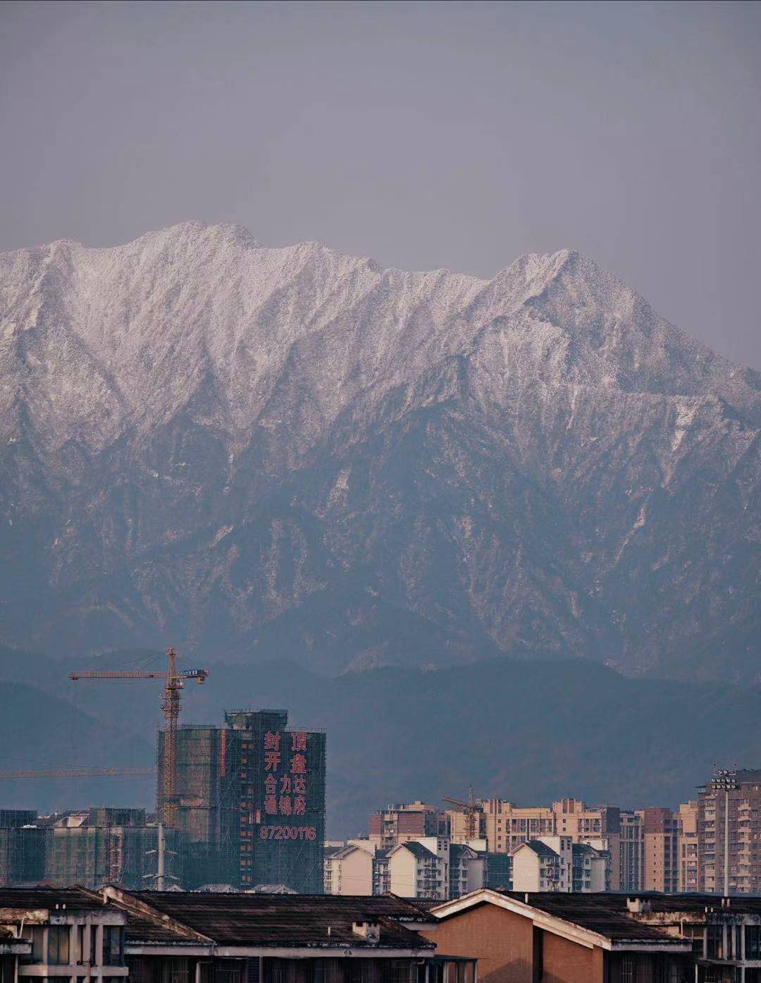 自价吧：一眼就能看到雪山的城市你知道吗！