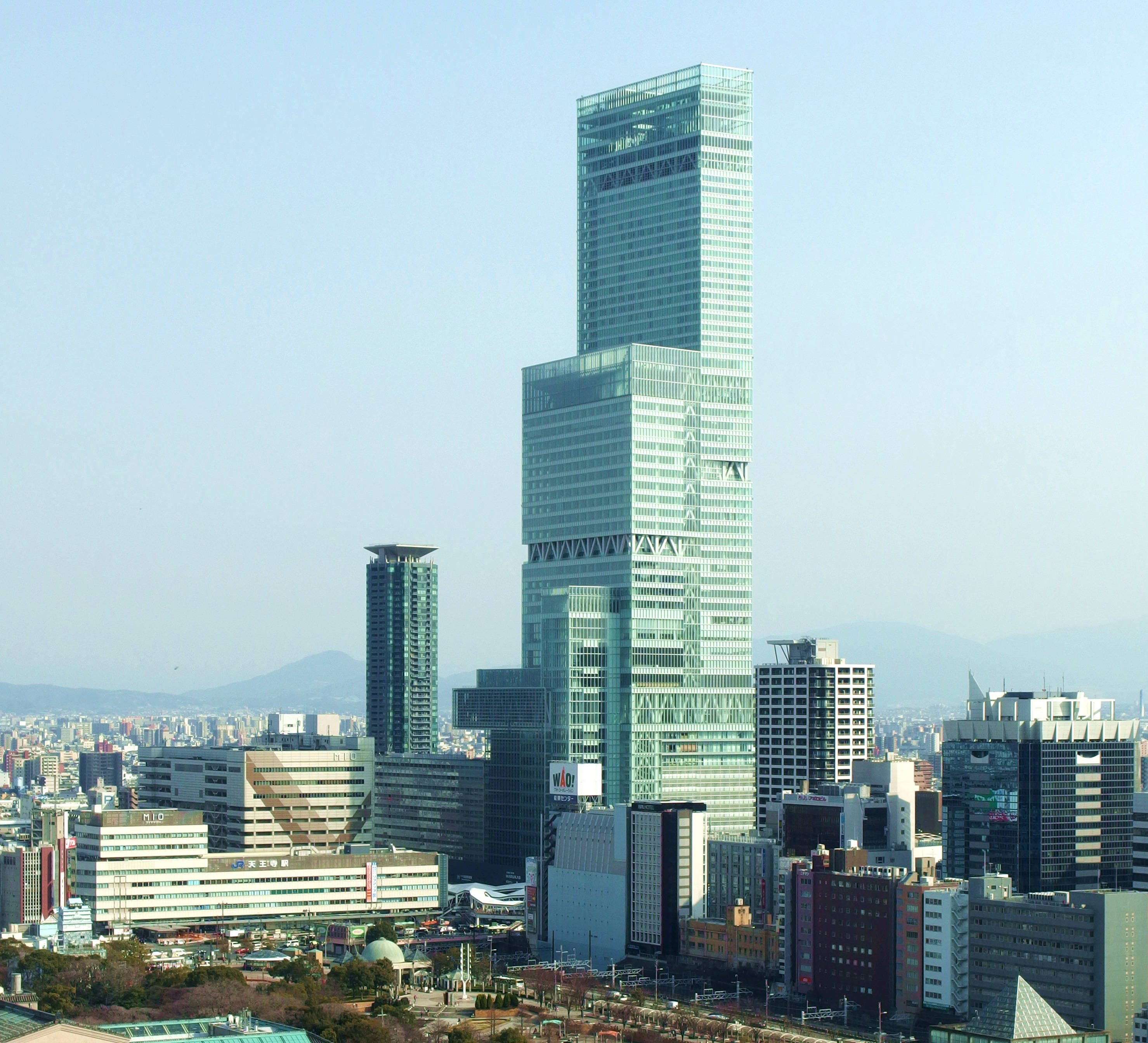 日本第一高楼，高度仅300米，亮点十足