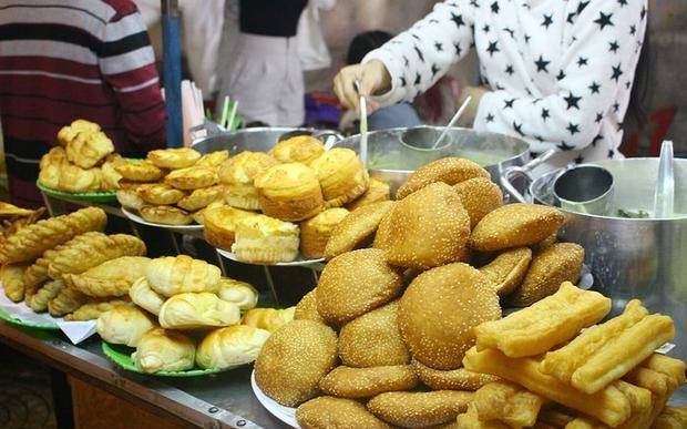 越南的一个夜市，大到占据了整个市中心，上百种美食