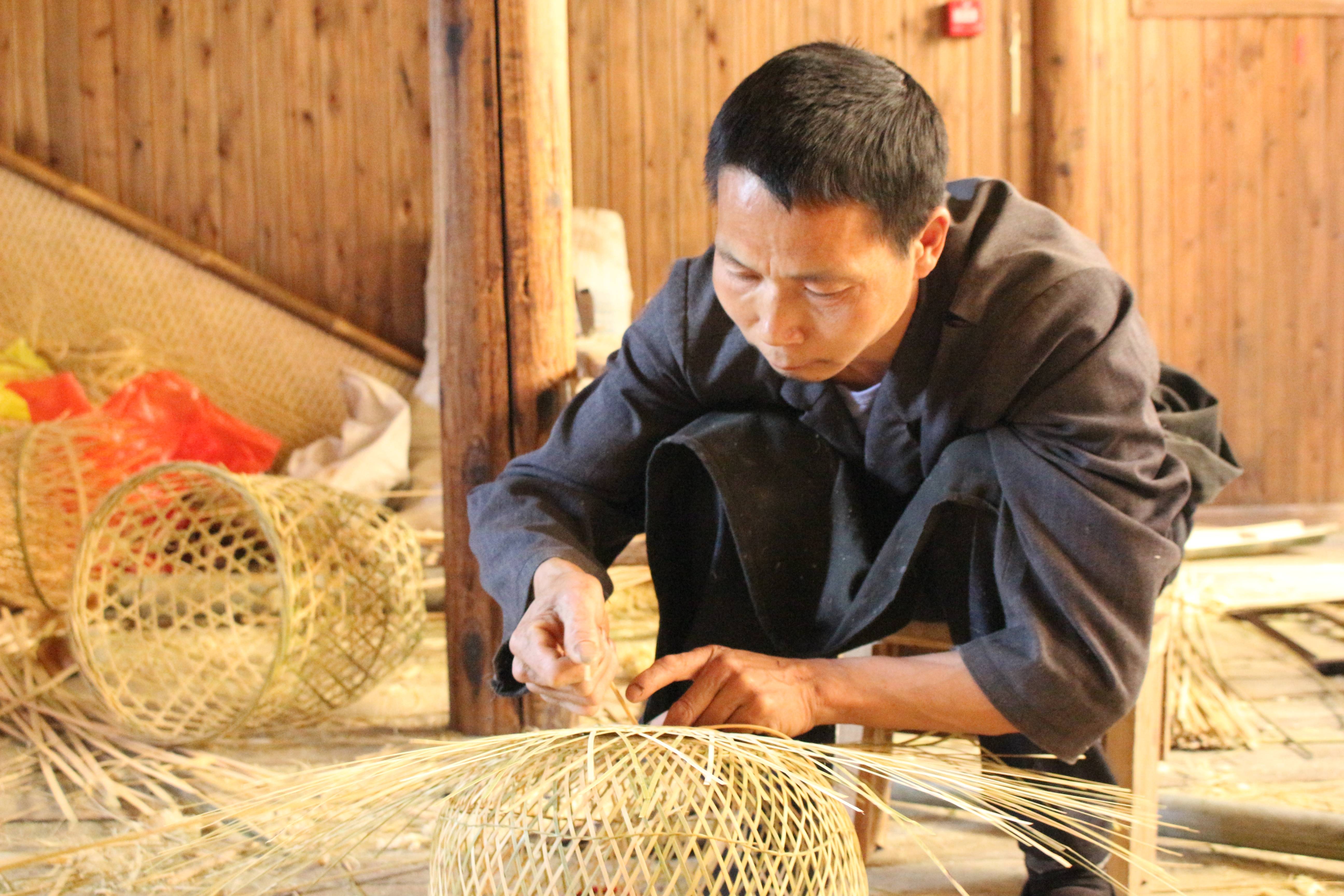 篁岭的竹编手艺人,将希望,阳光编织进了竹工艺品