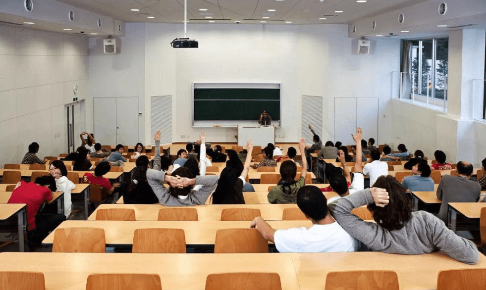 你的大学有哪些"奇葩"点名方式?老师的套路你不懂,毕业生庆幸