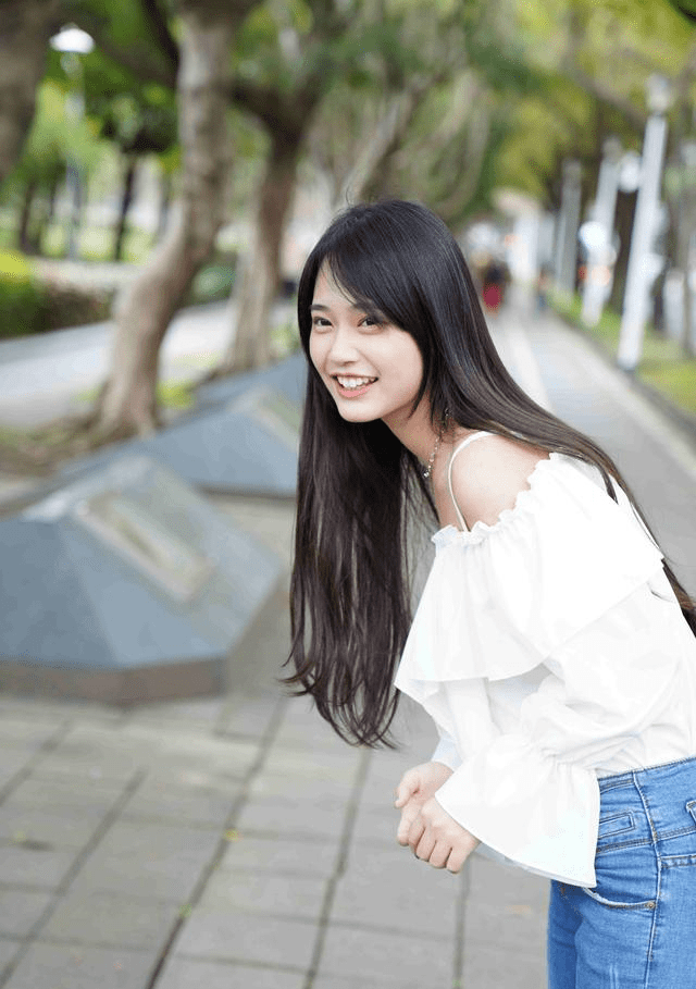 长相清纯的台湾姑娘,甜美笑容就像邻家女孩