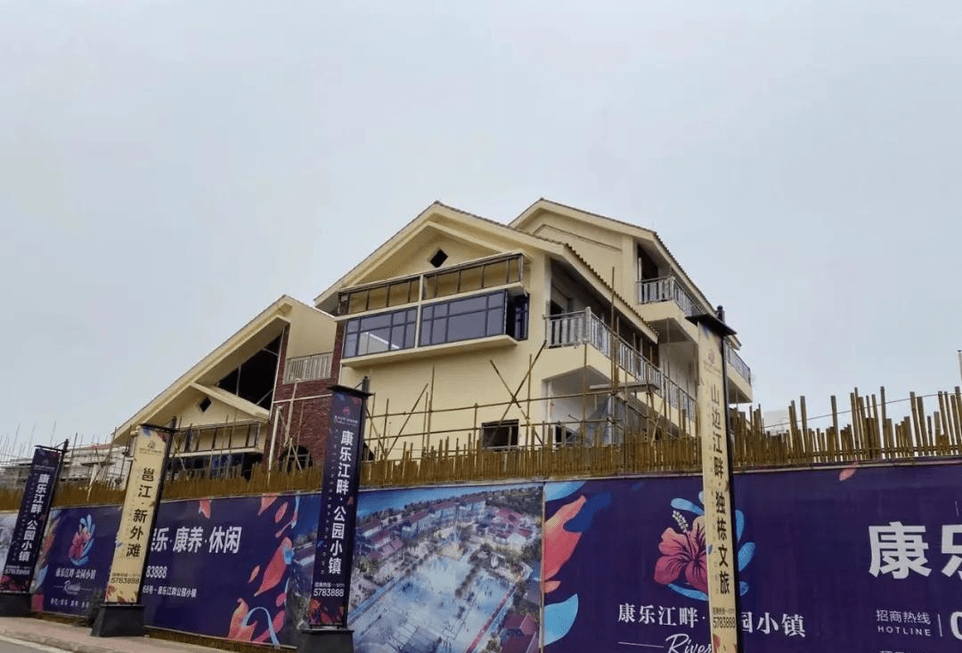 康乐江畔·公园小镇部分楼栋已刷新漆