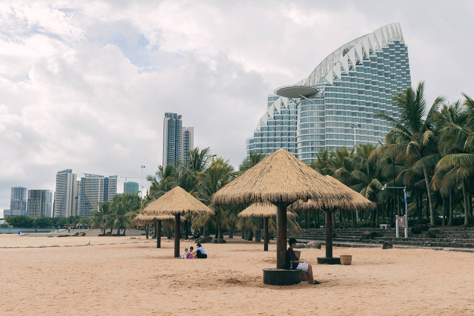 离广东湛江市区最近的金沙湾,深受游客喜欢,以前曾是海湾的中心