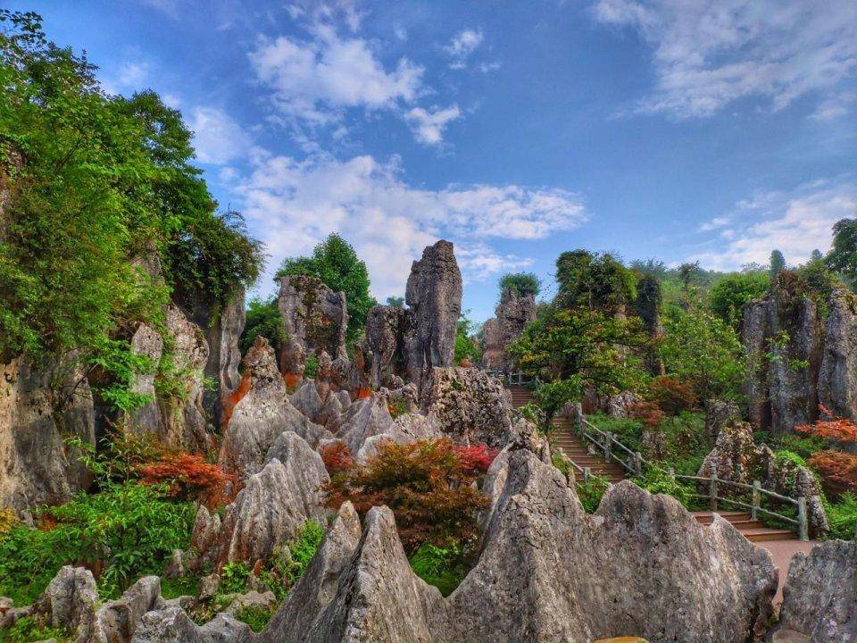 华蓥山景区建成后,将丰富华蓥山旅游区的旅游资源,将游览度假,休闲