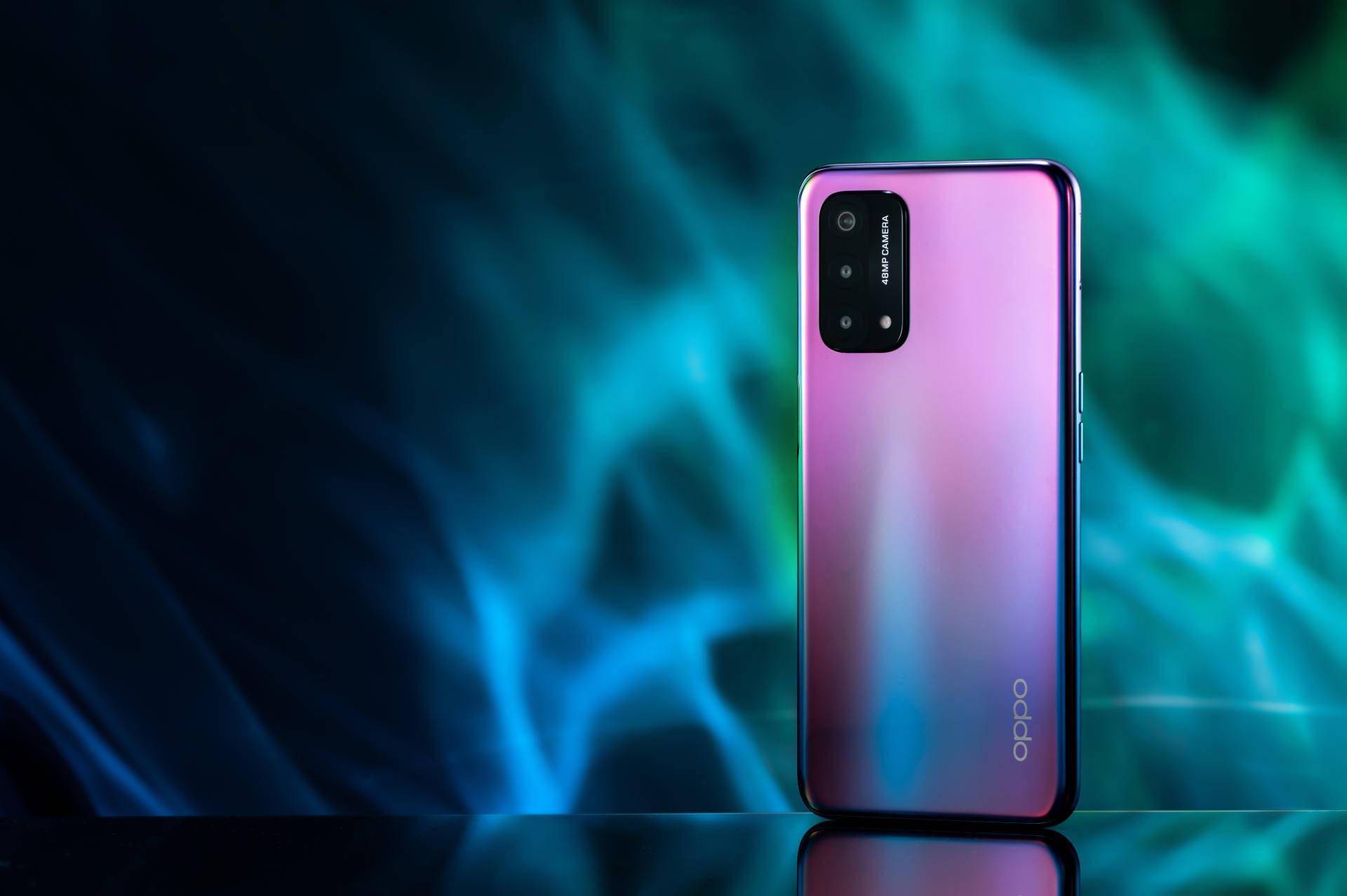 本次小编拿到手的是 oppo a93「极光」配色.