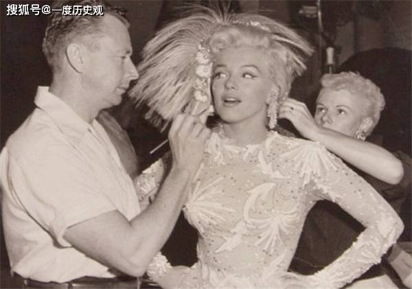 1962年"梦露之死"旧照:姿势古怪,44年后,警方才公开她的死因