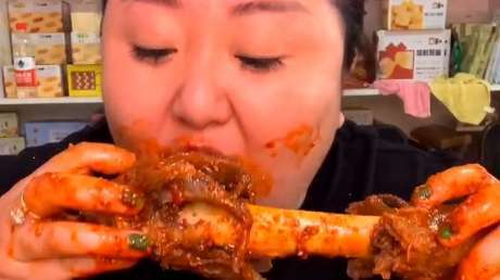 原创每天吃肉有"禁忌?营养师:这4个部位一个都不能吃,毒性很强