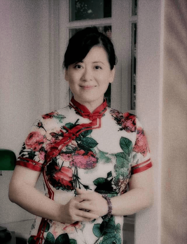 如今,夏菁的一双儿女已经长大.