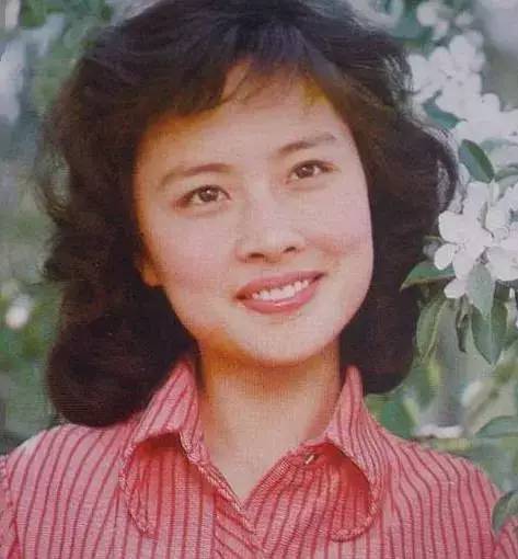 20世纪80年代,赵娜是最标准的传统美人,是红极一时的绝色女明星,是