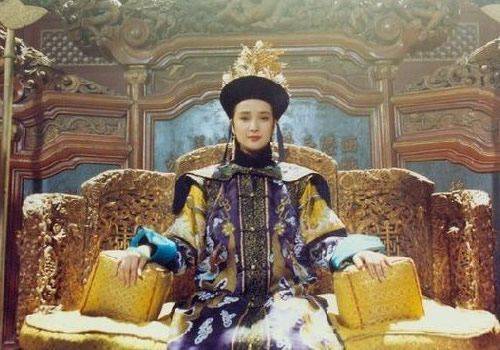 任职最长的皇帝,康熙30年不封皇后,到底有何隐情?