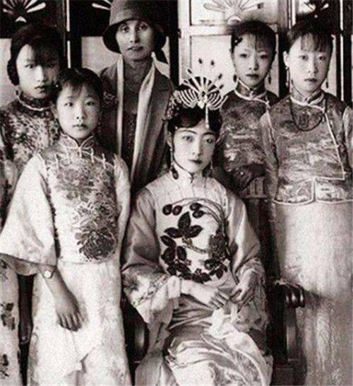 原创1946年皇后婉容去世,那对安葬了她的李家兄弟,后来结局如何?
