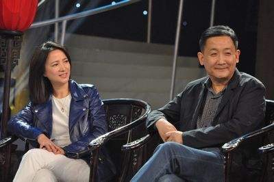 他是和葛优齐名的喜剧演员,还是冯小刚战友,今生活很幸福