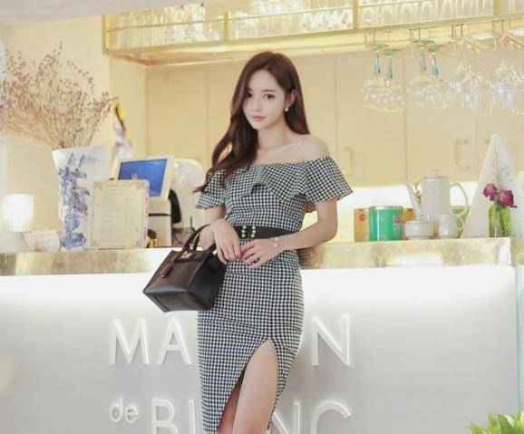 搞笑gif这才是标准的美女卸不卸妆一样都是美女