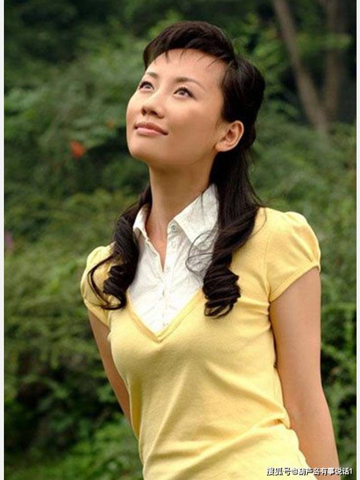 石琼璘,央视"身材最好"的美女主持人,年逾40至今未婚