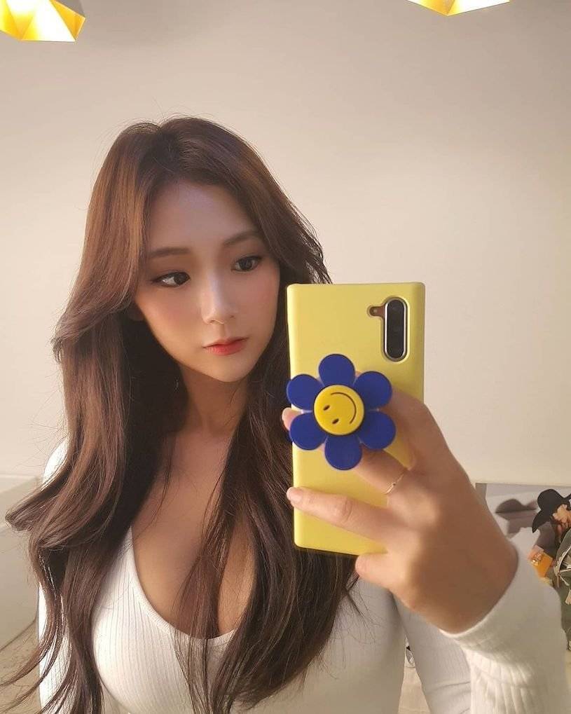 济州航空「空姐vivianna」曲线获认证,美女比基尼大奖