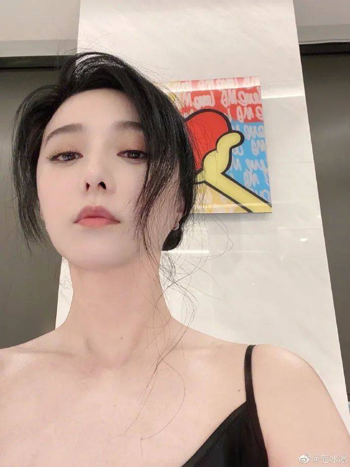 原创39岁范冰冰乌黑秀发惹人羡她雪肤娇嫩性感撩人