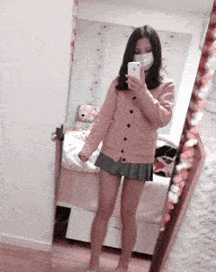 gif搞笑段子媳妇又在家练习一字马了
