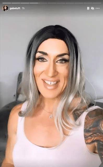 猛男变女人,美国摔跤男变性成为女人,获得妻子和女儿支持!