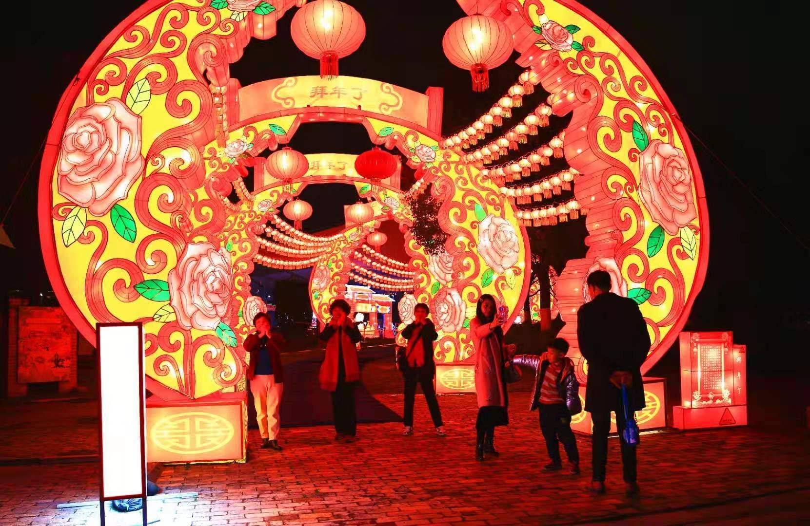 请点击输入图片描述 武汉园博园,花灯展亮灯.