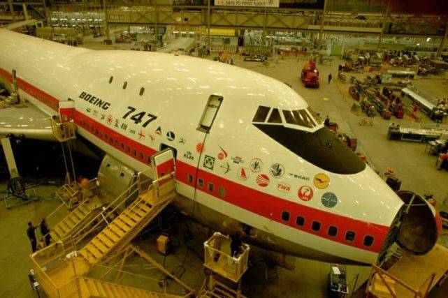 52年超长历史从波音747的发展看超大型客机兴衰