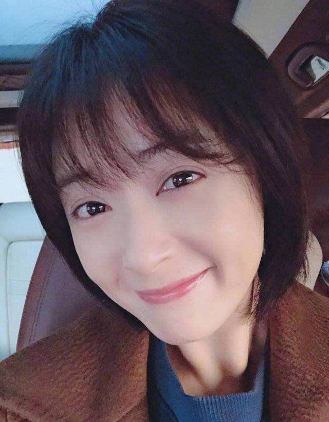 蒋欣剪"初恋头"后,清新可爱气质提升了很多,圆脸女生适合剪