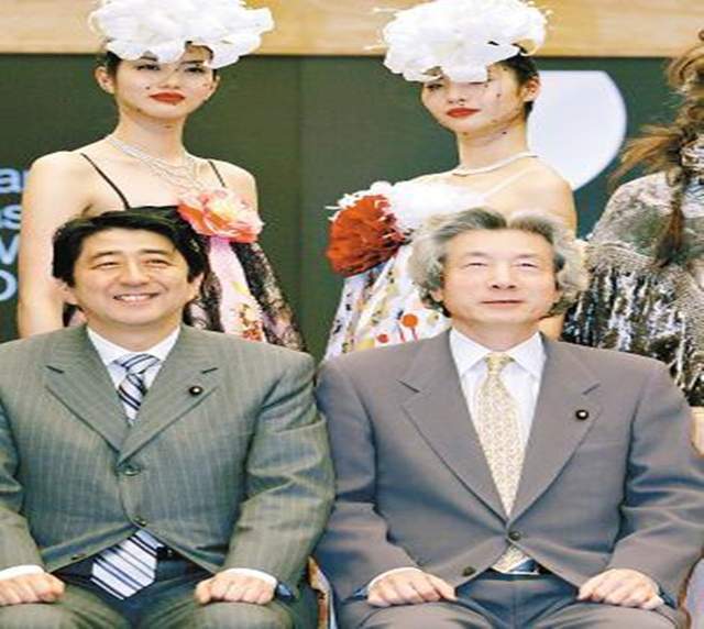我们都知道,日本政坛是世袭家族组成的,菅义伟虽然出身平民,但却一直