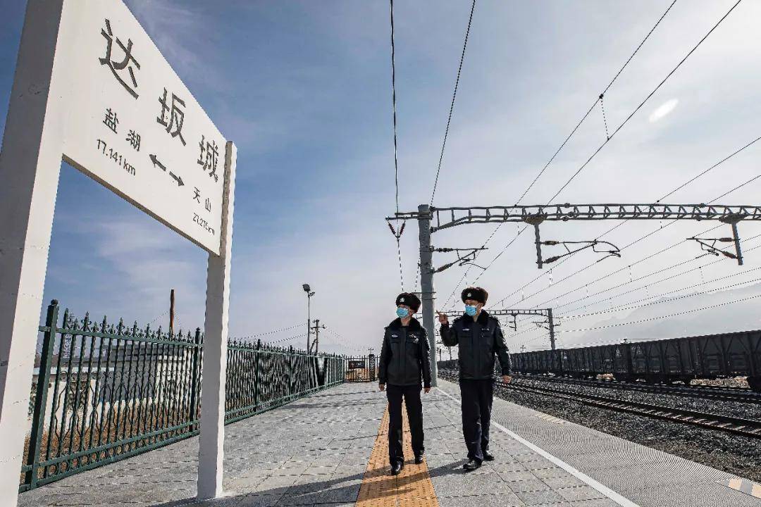 大型系列融媒直播活动来到了这座小车站——新疆乌鲁木齐达坂城火车站