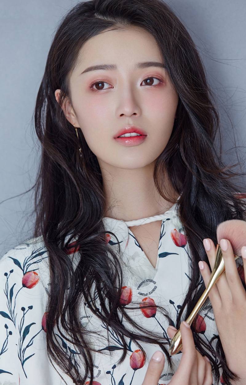 王秀竹清秀的妆容 粉嫩又甜美