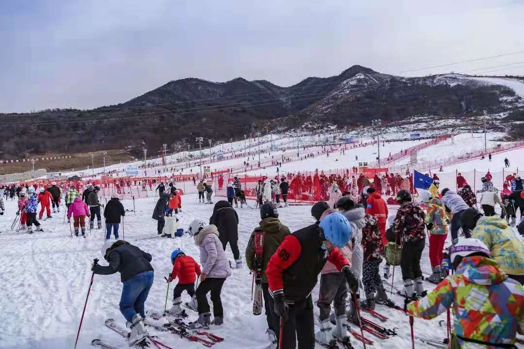 照金景区红色游,休闲游,冰雪游不断升温,照金国际滑雪场,玉华宫滑雪场