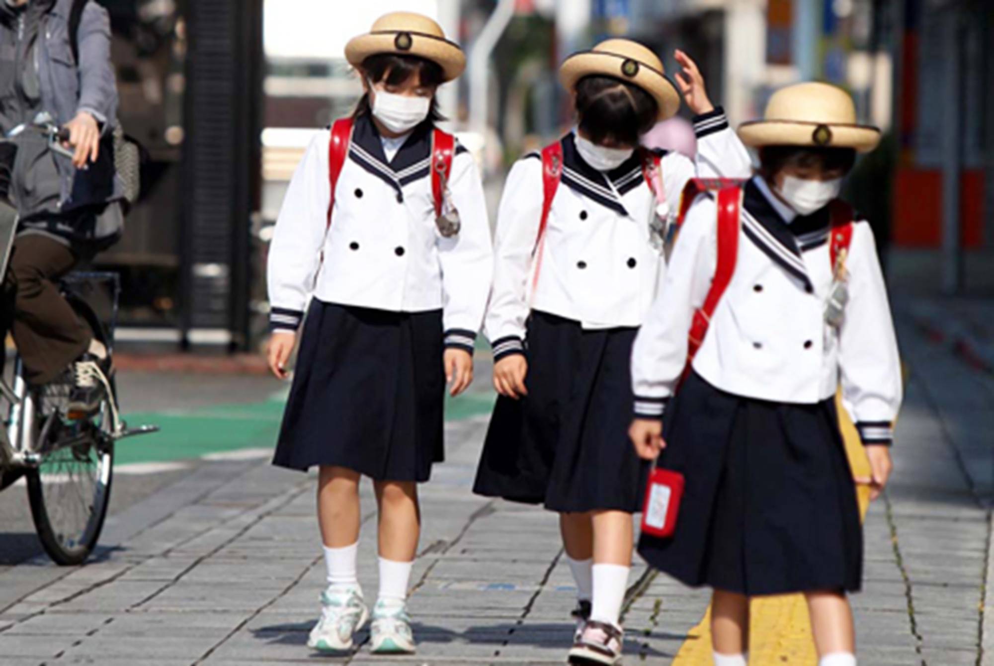 原创日本校服取消性别差异裙子变裤子学生难接受中国网友乐了