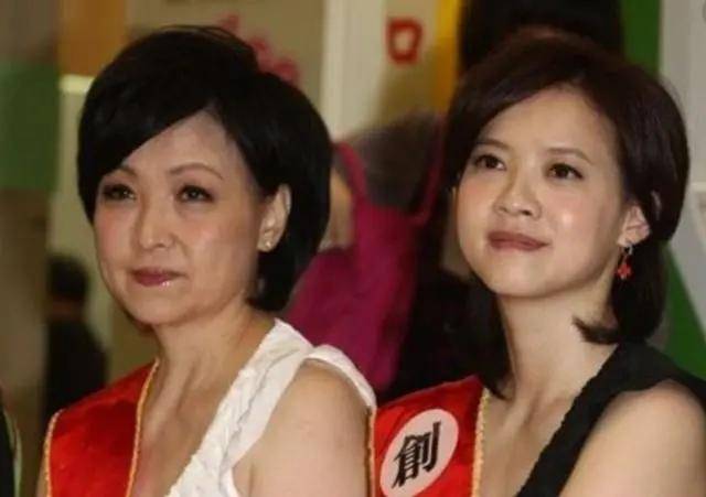 曾志伟小儿子离婚,前妻揽新欢秀恩爱,网友:"有其父必有其子"