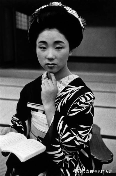 老照片 1956年的日本艺伎 温柔而美丽
