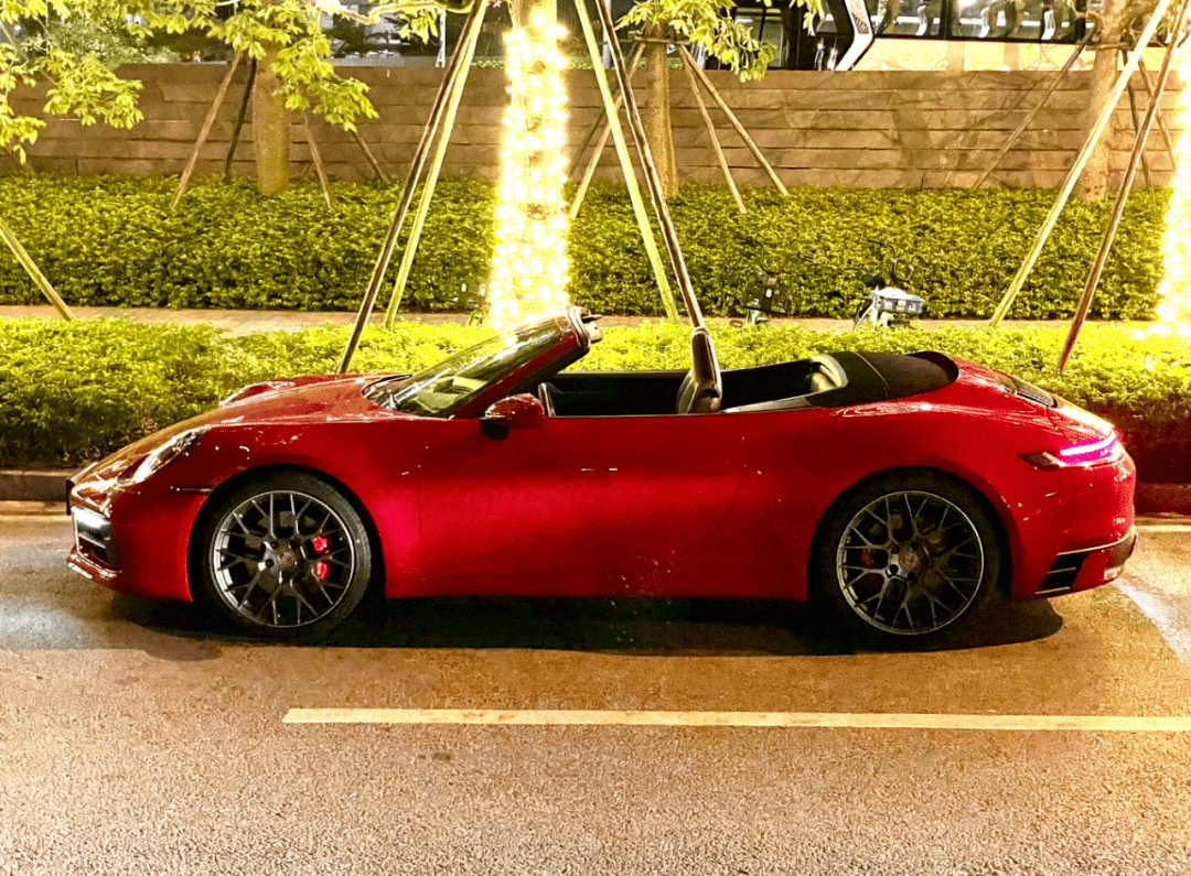 夏日在骚动保时捷为你备好了全新911cabriolet