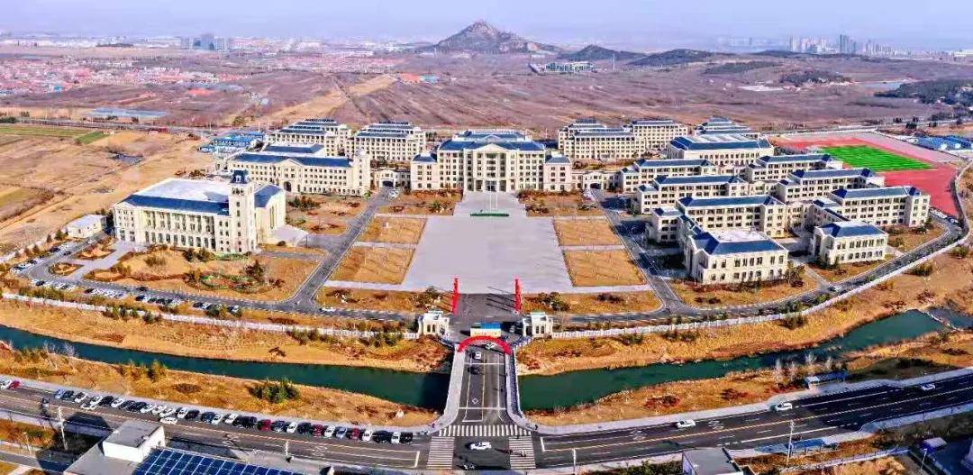 荣成新三中投用一座开轩面海的美丽硬核校园