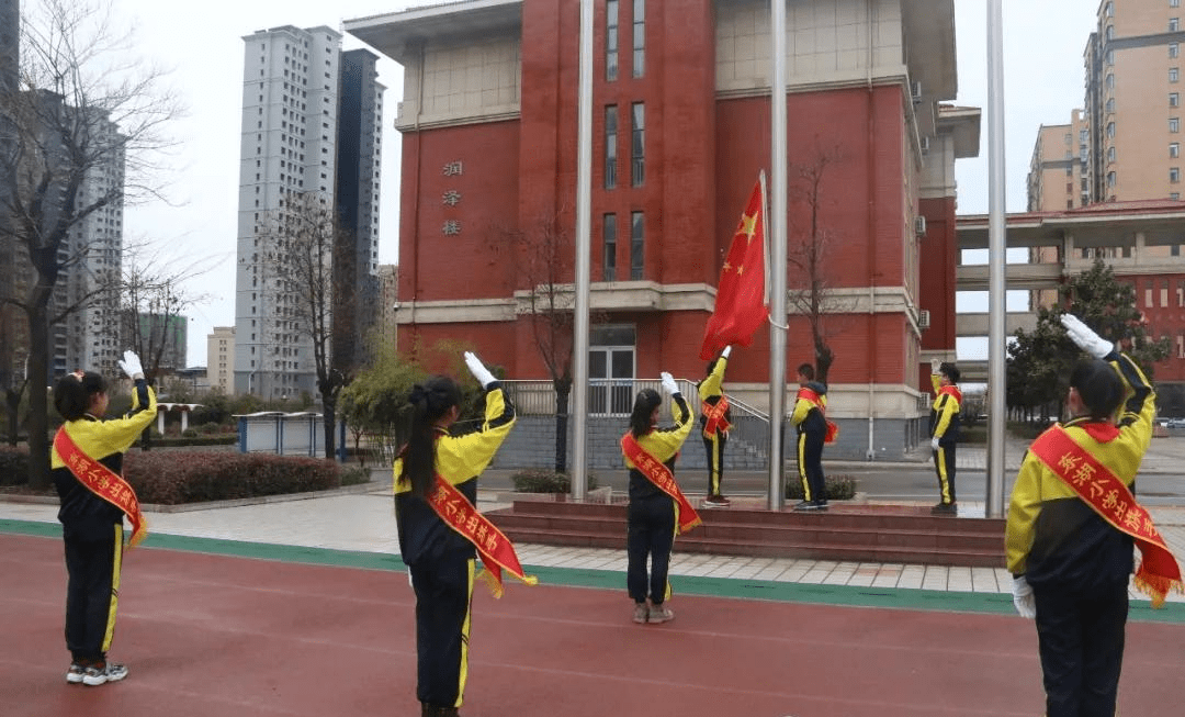 枣庄市东湖小学新学期升旗仪式