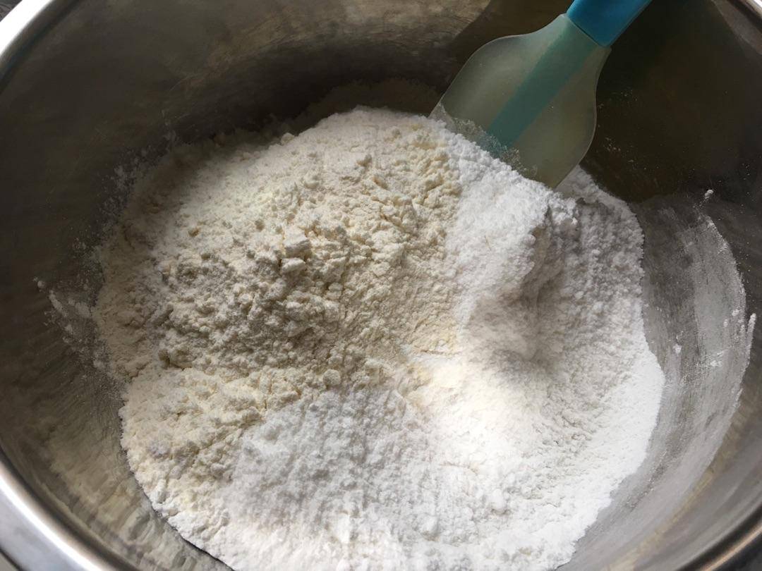 做年糕只用糯米粉就错了,按这个比例加入粘米粉,做的年糕更好吃