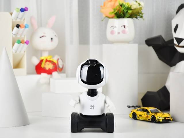 3岁孩子的新玩具萤石rk2陪伴机器人评测