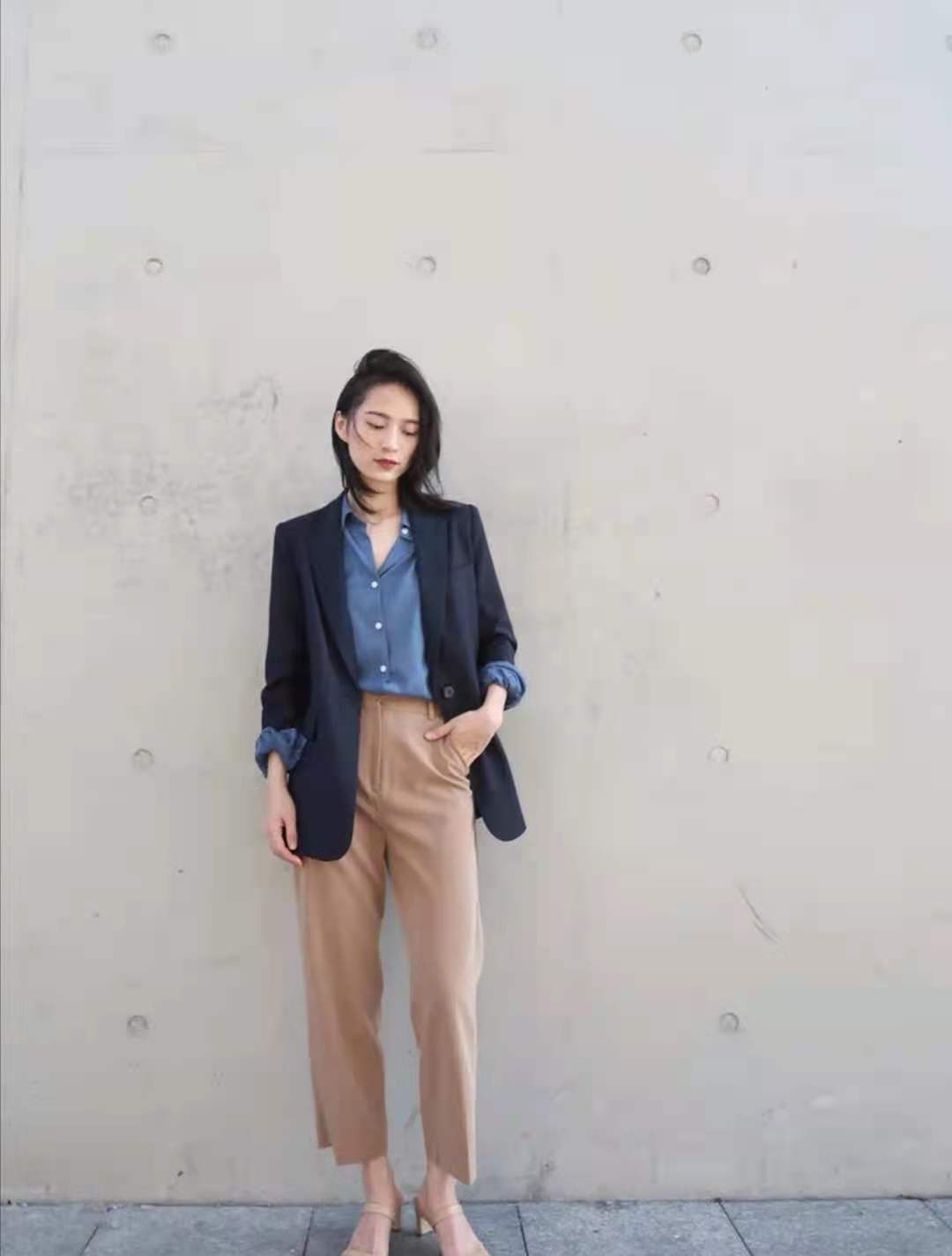 春天衬衫搭配什么裤子好看