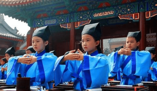 原创常说古人寒窗苦读,那古人在上学时比现在累吗?