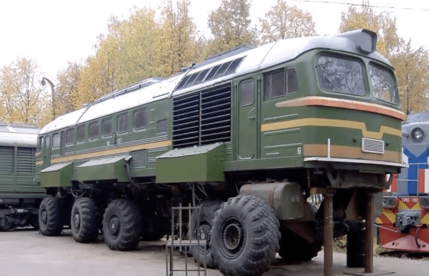 俄式暴力美学用火车头改造的六轴越野机车
