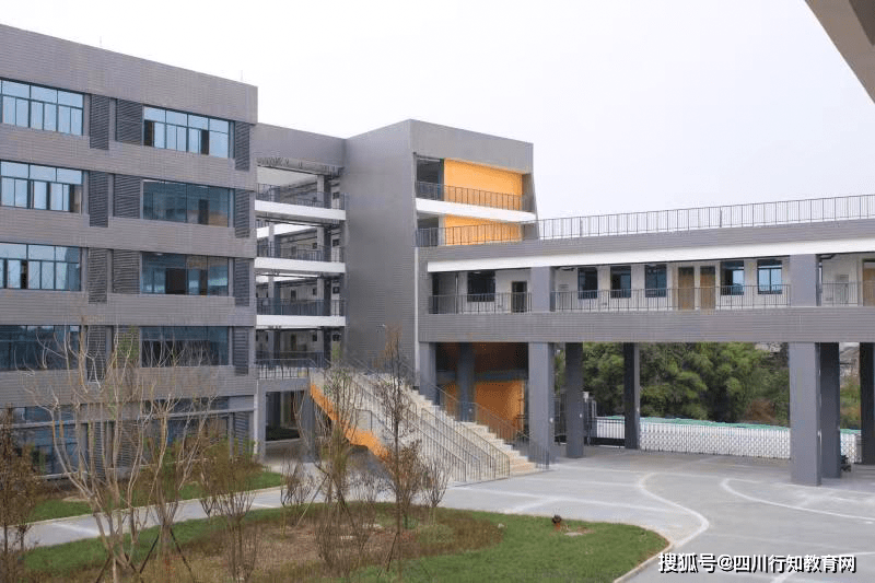 天府新区新兴中学:涅盘重生,筑基强校