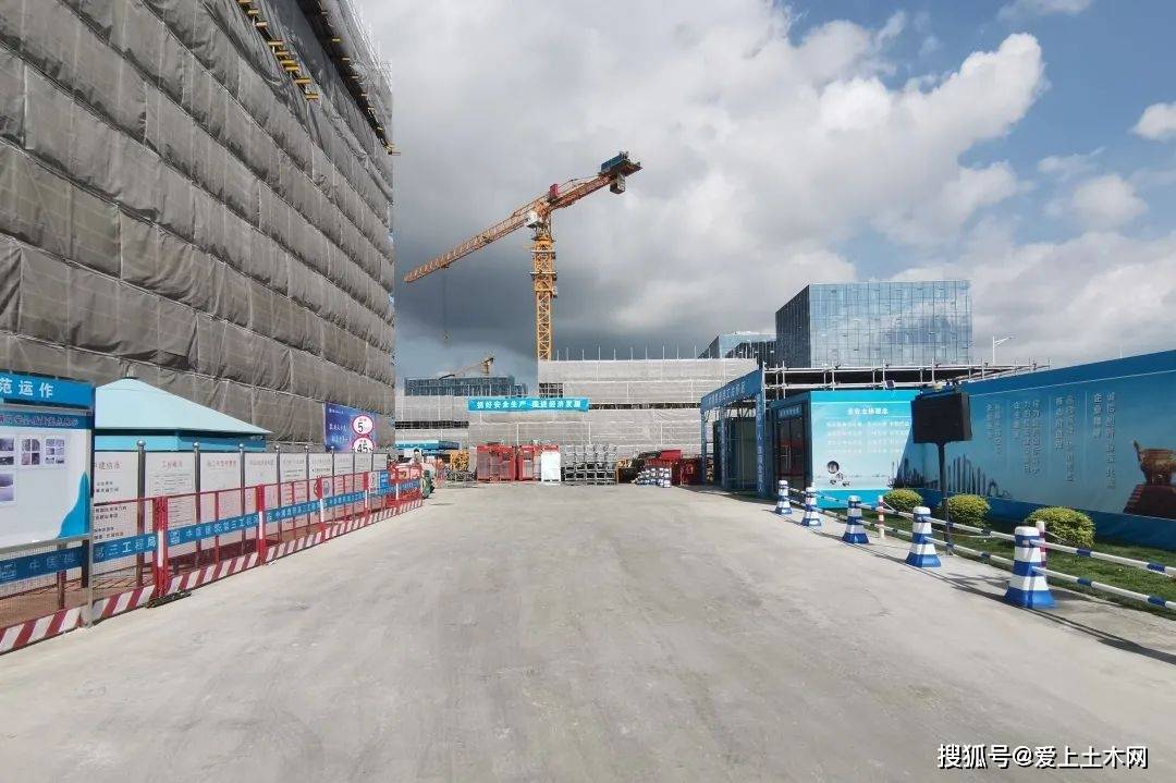 看看央企中国中建的ci示范工地是什么样