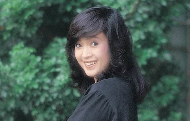 她的妈妈林月云,中国台湾著名的闽南语演员,年轻时也是青春无敌又靓丽