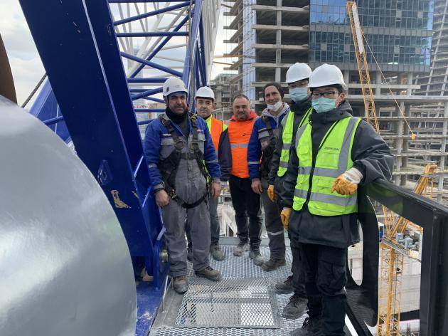 中联重科海外服务工程师驻扎工地跟进服务