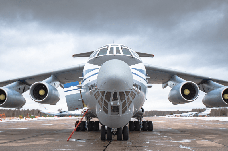 俄罗斯空军伊尔76运输机进行飞行训练