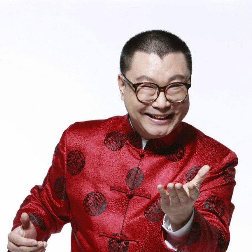 尹相杰,他的经典歌曲就是《纤夫的爱》:妹妹你坐船头,哥哥在岸上走.