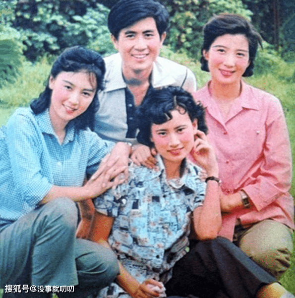 老戏骨郭凯敏一婚和张芝华恩爱十年,二婚转身娶尤勇前妻刘晓春,后来
