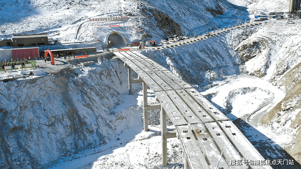 连接甘肃青海两省国道213线高海拔隧道顺利贯通