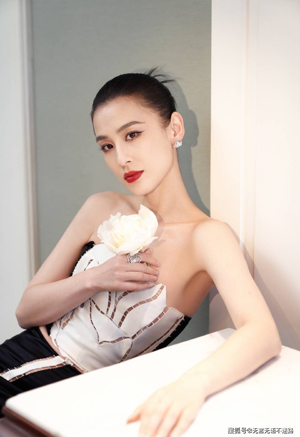 黄圣依,抹胸裙造型,性感魅惑,惊艳迷人